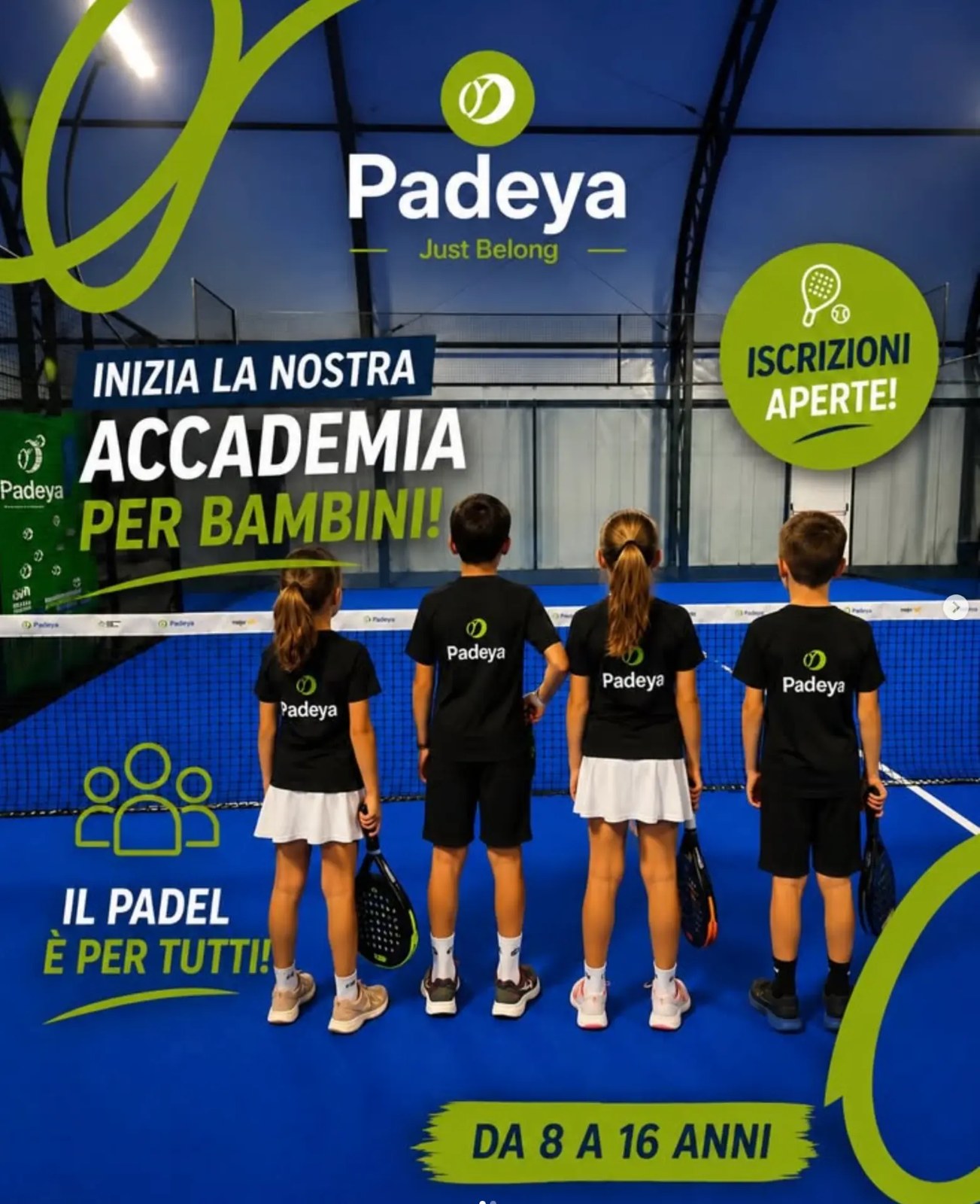 Bambini con maglia Padeya in campo: accademia padel per bambini